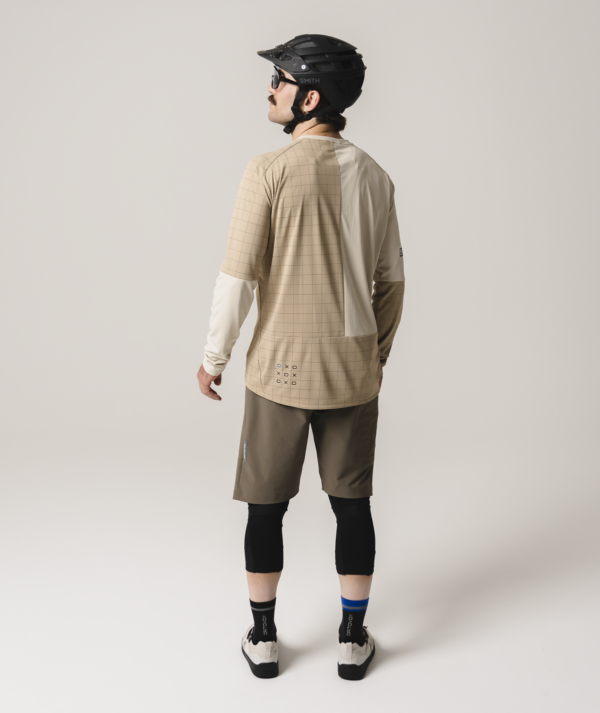 SEQUENCE TRAIL SHORTS M dark grey brown
