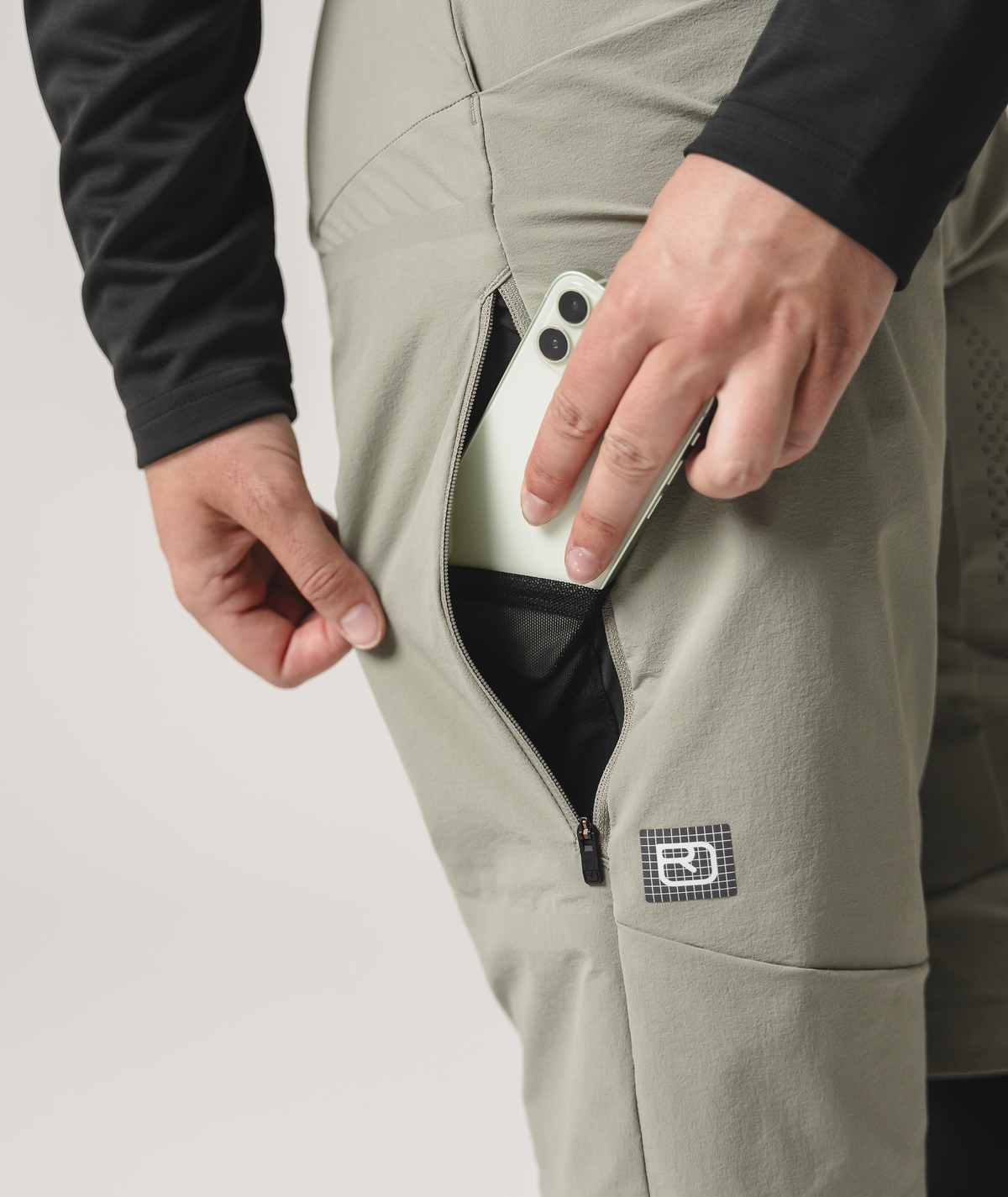 SEQUENCE TRAIL SHORTS W green sage