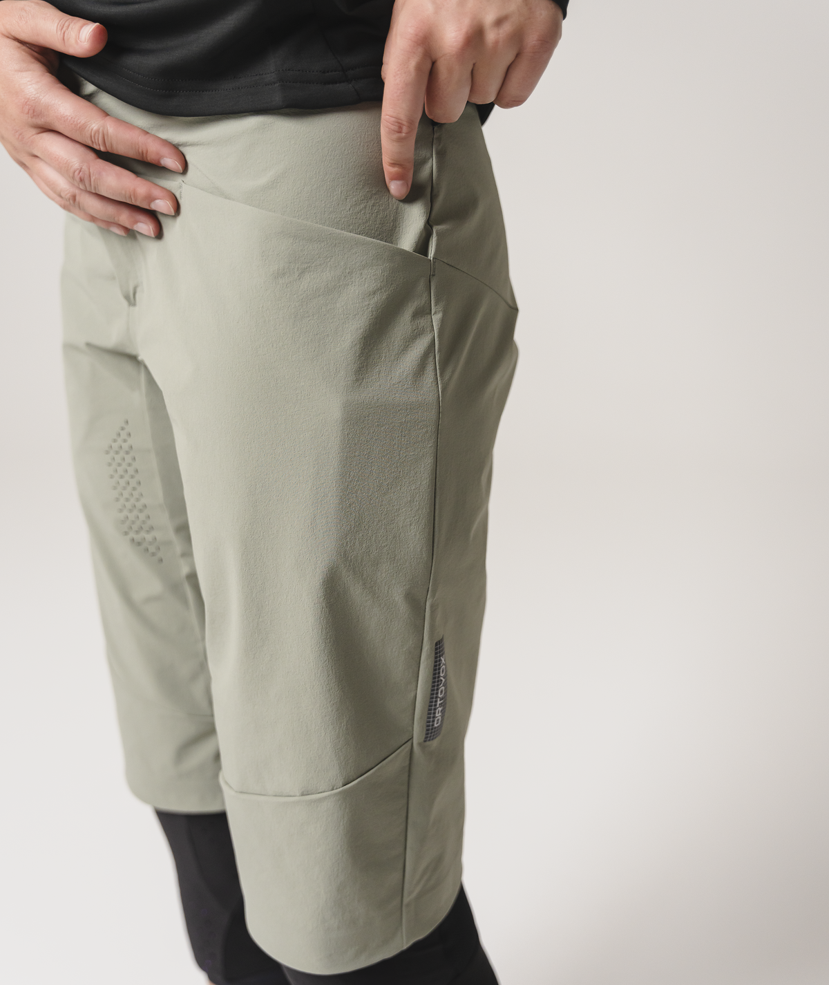 SEQUENCE TRAIL SHORTS W green sage