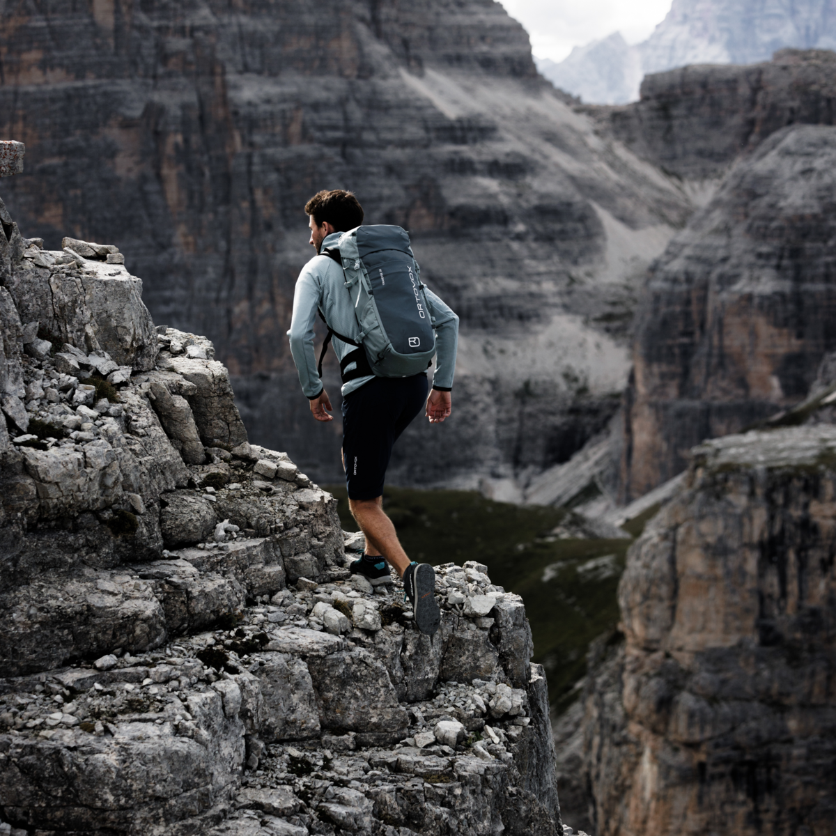 ORTOVOX TRAVERSE 30 black raven