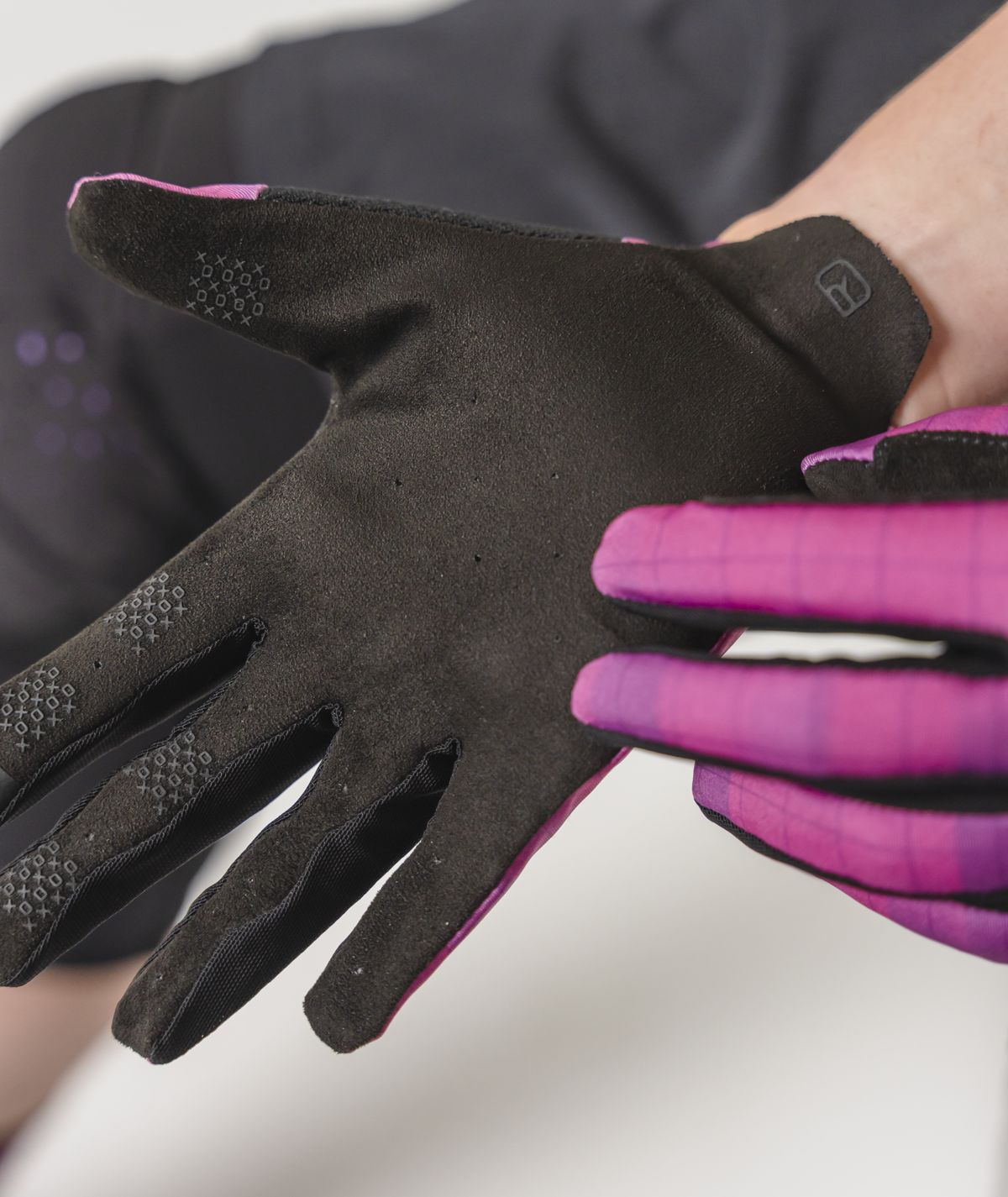 MTB LIGHT GLOVE W dark linen motion aop