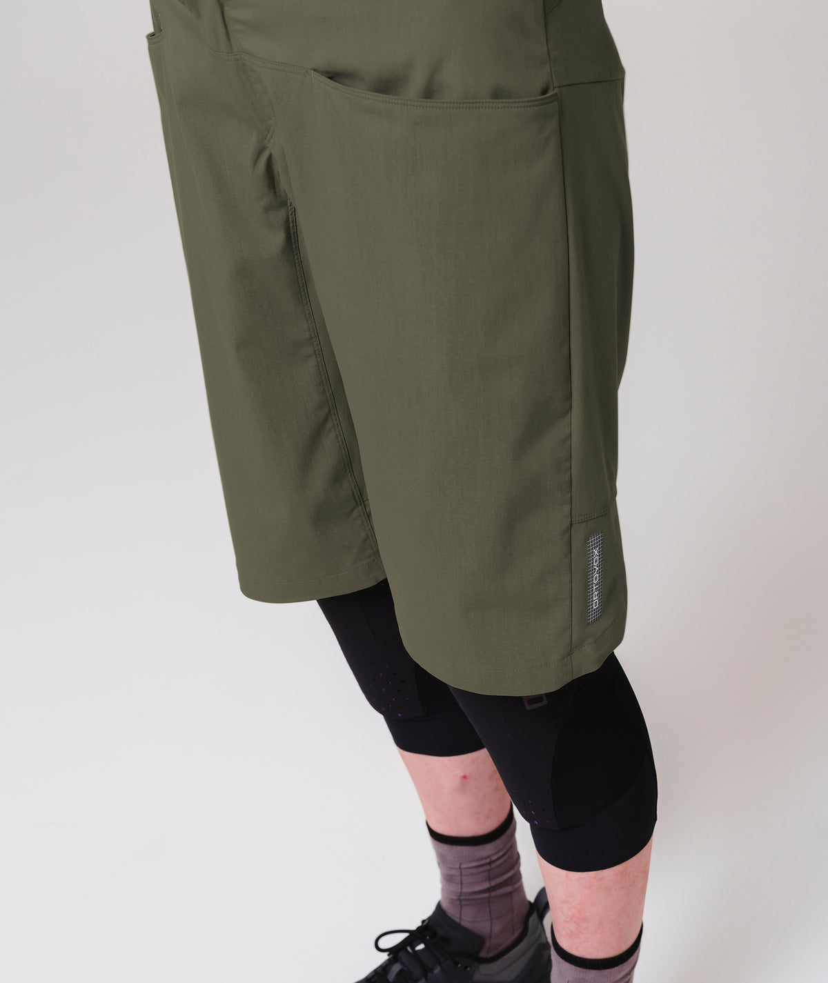 SEQUENCE FREE SHORTS W dark wild herbs